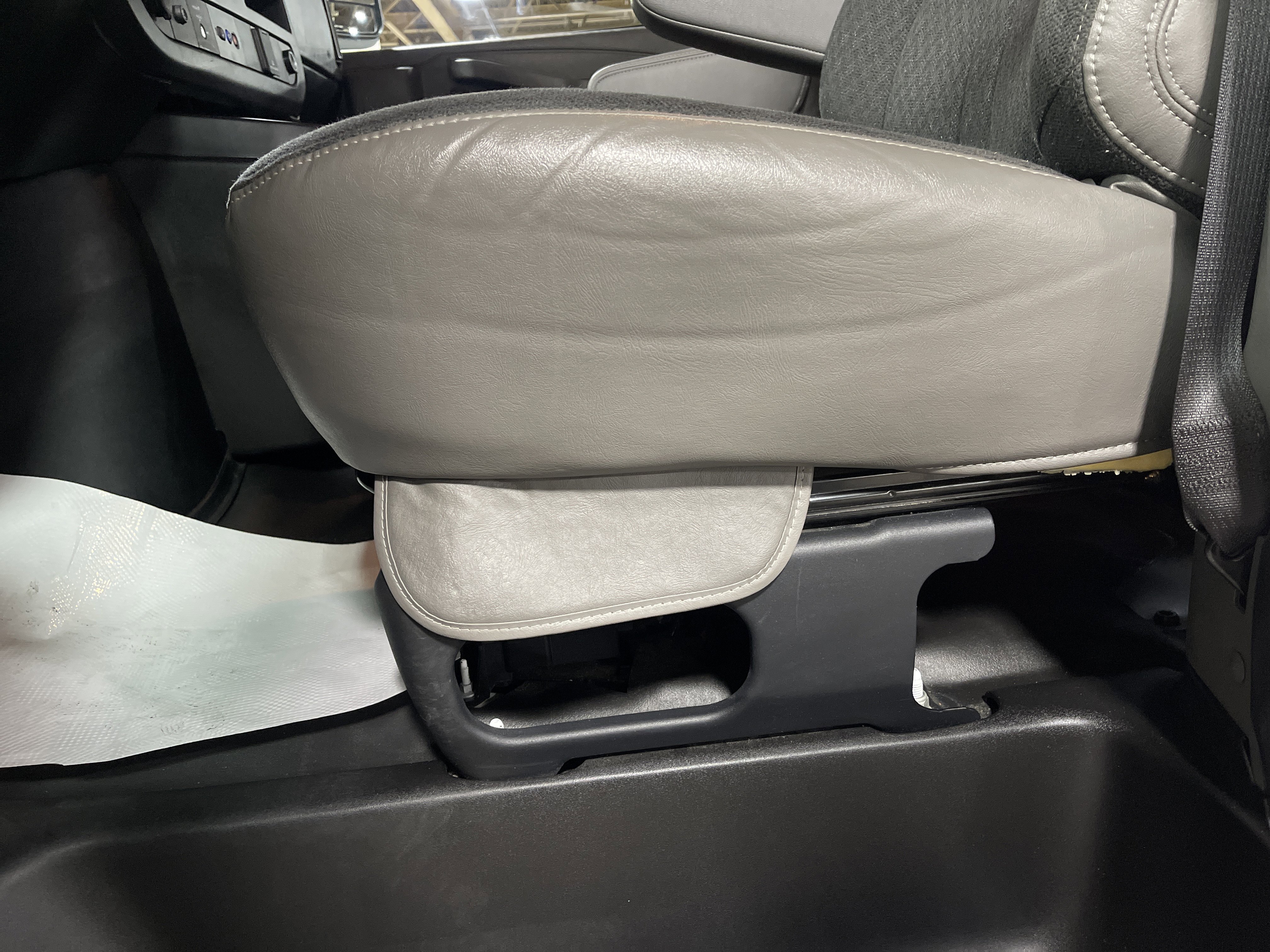 Used 2024 GMC Savana 2500 w/ Driver Convenience Package image 9