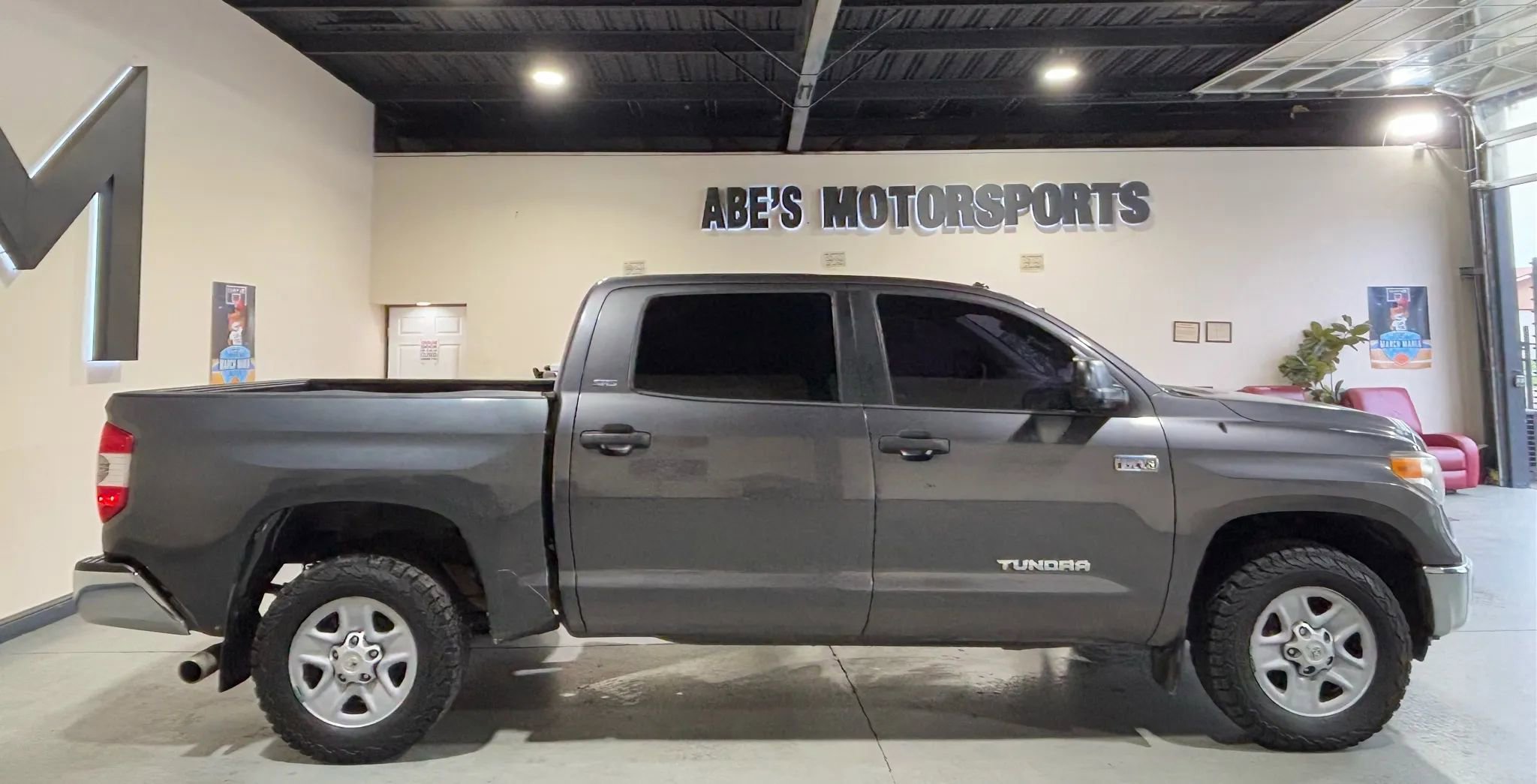 Used 2014 Toyota Tundra SR5 image 4