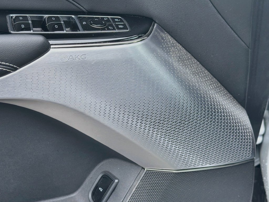 Certified 2025 Cadillac Lyriq Luxury w/ LPO, Floor Liner Package AWD/4WD image 19
