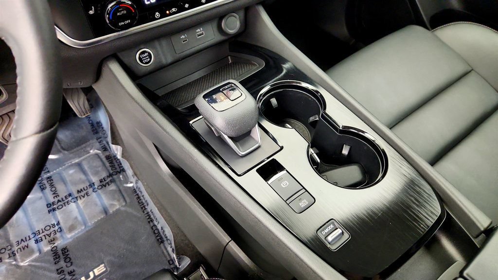 Used 2023 Nissan Rogue SV w/ SV Premium B Package FWD image 17
