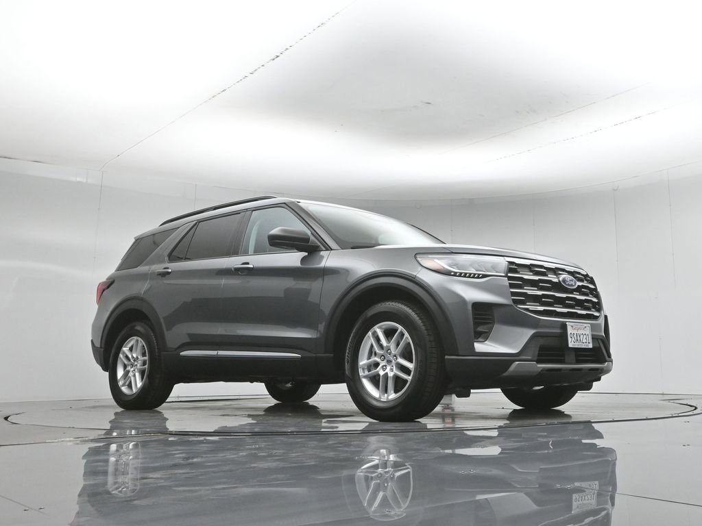 Used 2025 Ford Explorer Active RWD image 4