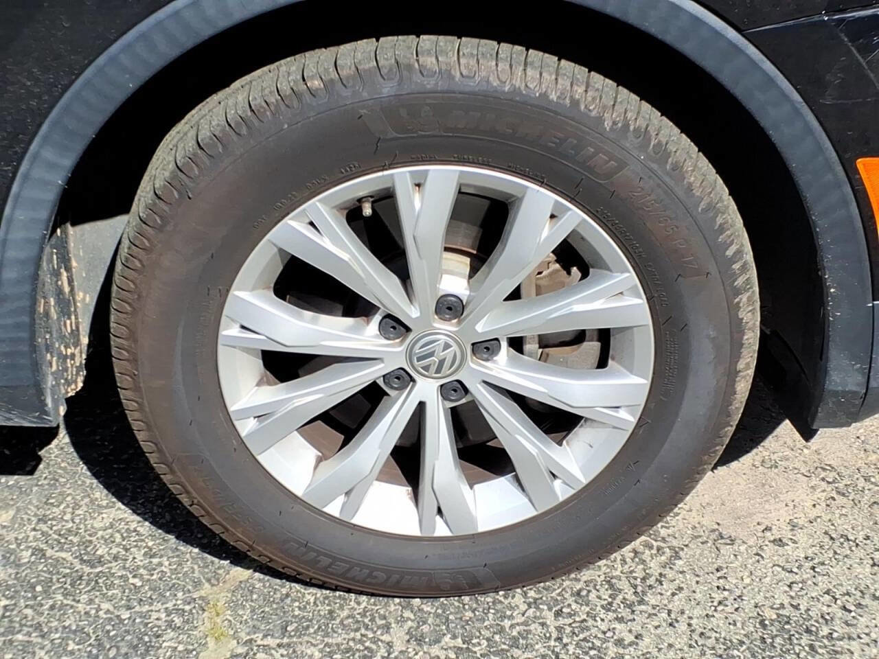 Used 2018 Volkswagen Tiguan SE w/ Panoramic Sunroof Package FWD image 10