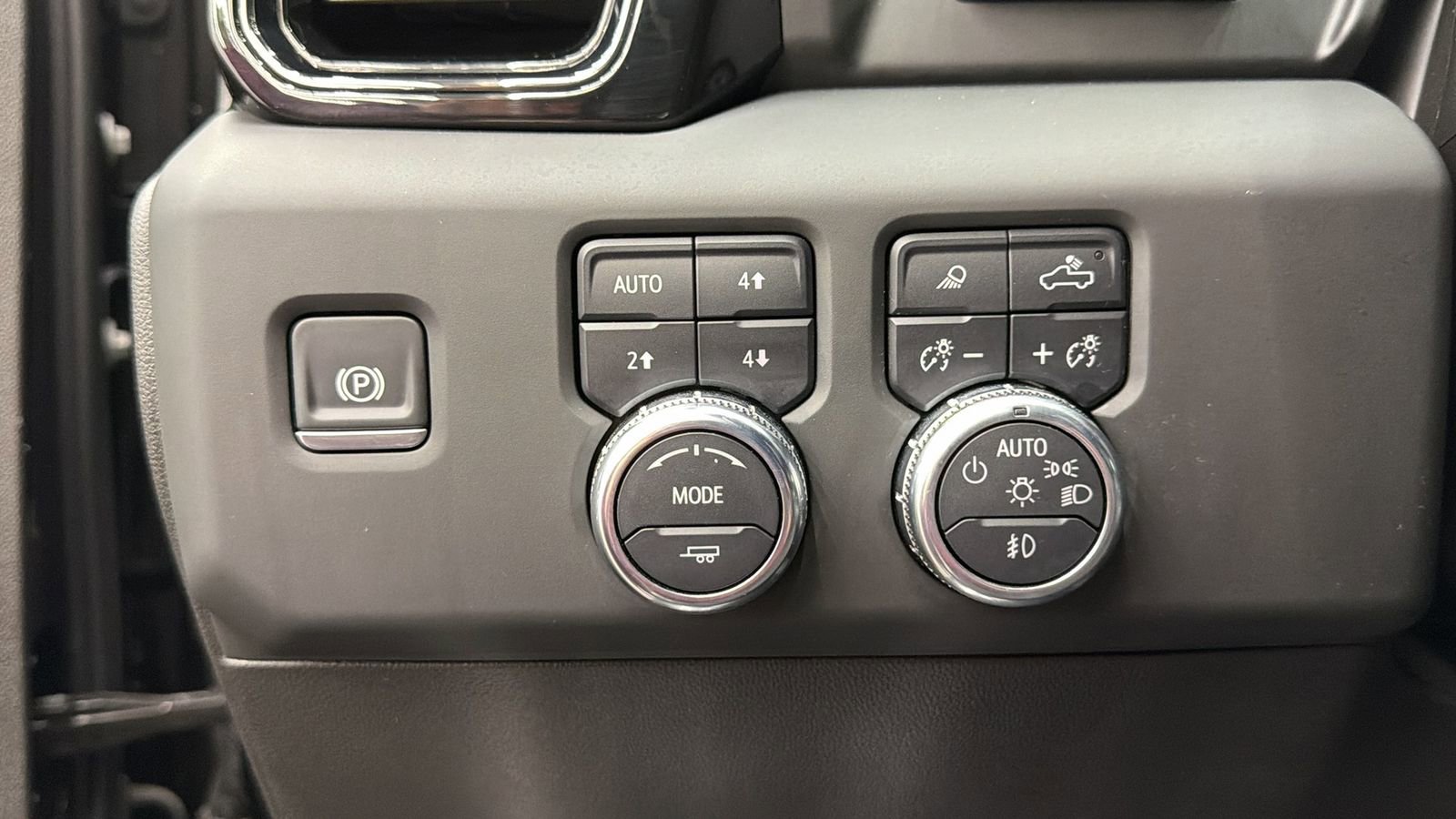 Used 2025 GMC Sierra 1500 AT4 w/ Technology Package image 31