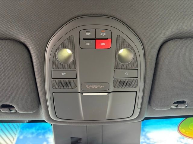 Used 2025 Genesis G70 2.5T image 26