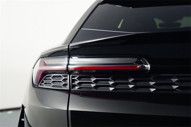Used 2025 Lamborghini Urus SE image 16