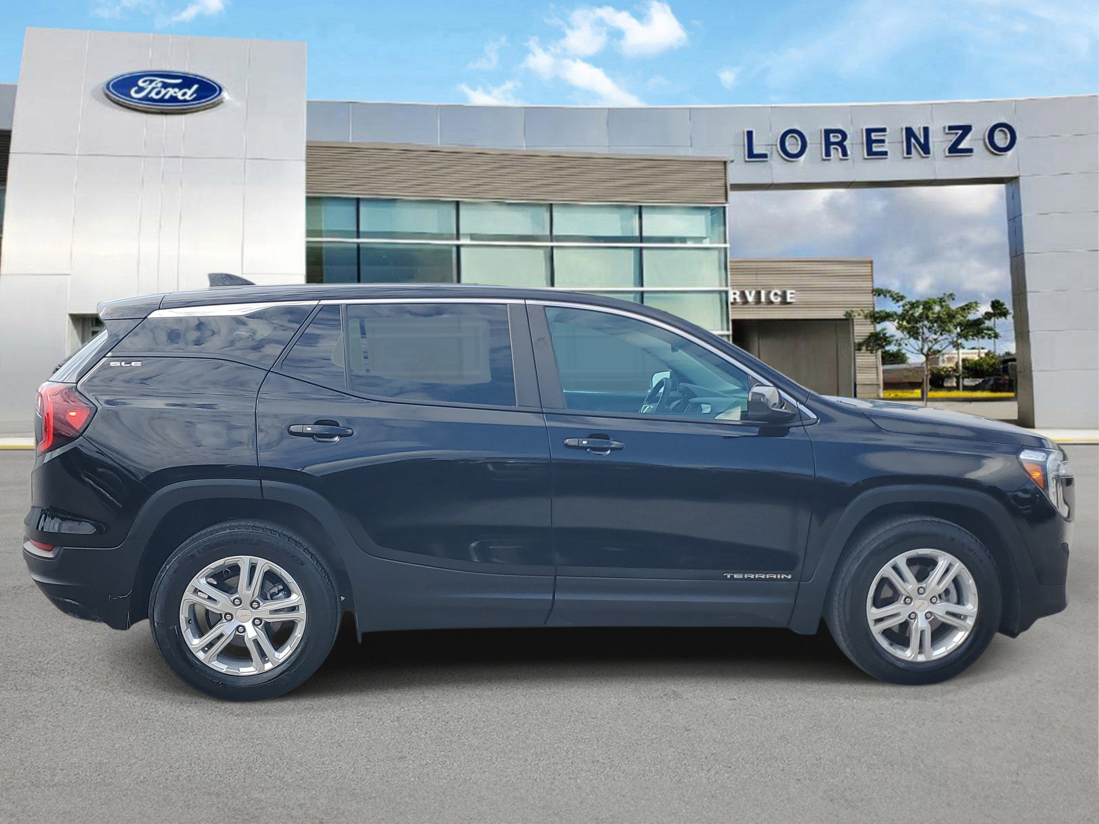 Used 2024 GMC Terrain SLE FWD image 4