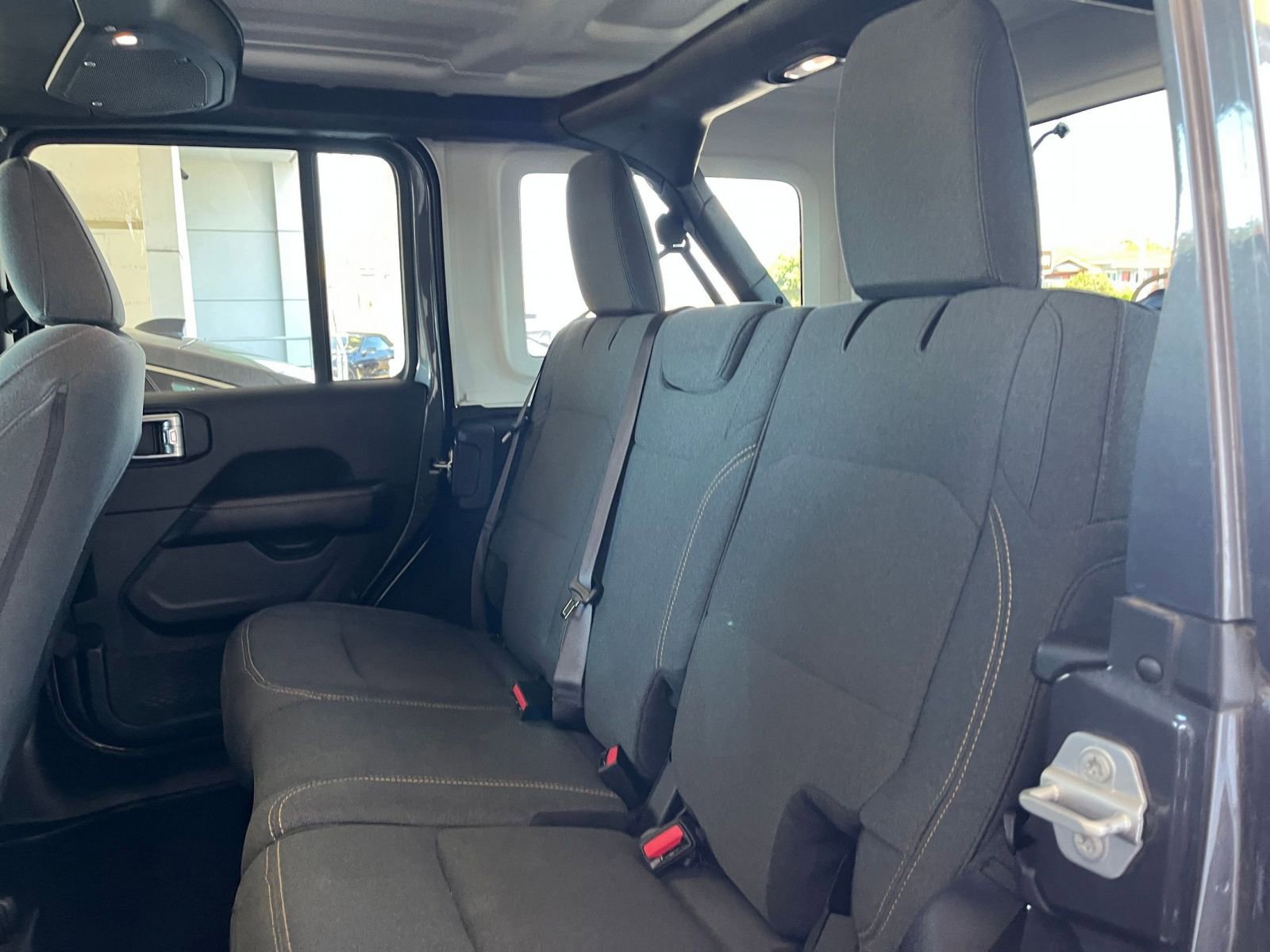 Used 2025 Jeep Wrangler Sahara image 25