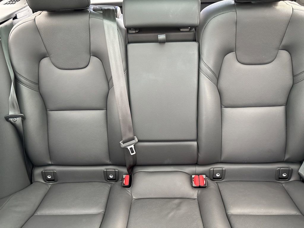 Certified 2023 Volvo XC60 B5 Plus w/ Climate Package image 31