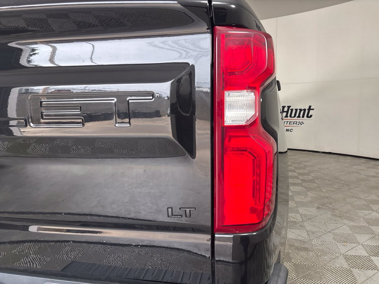 Used 2020 Chevrolet Silverado 1500 LT Trail Boss w/ Midnight Edition AWD/4WD image 35