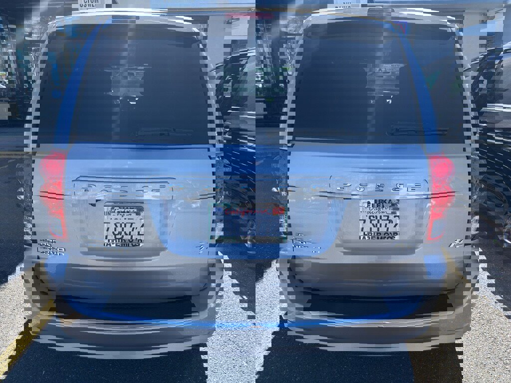 Used 2016 Dodge Grand Caravan R/T image 4