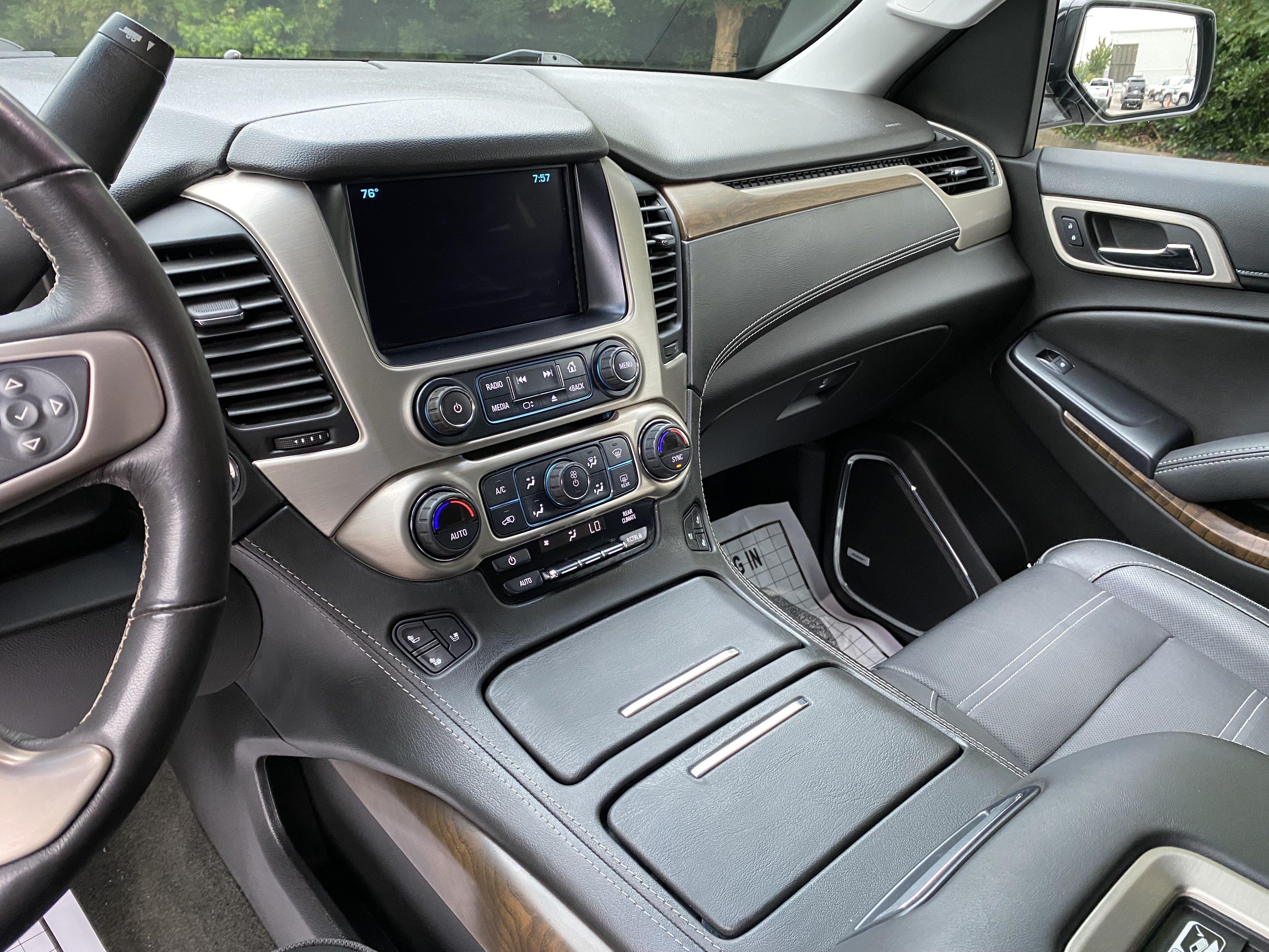 Used 2018 GMC Yukon Denali w/ Denali Ultimate Package AWD/4WD image 25