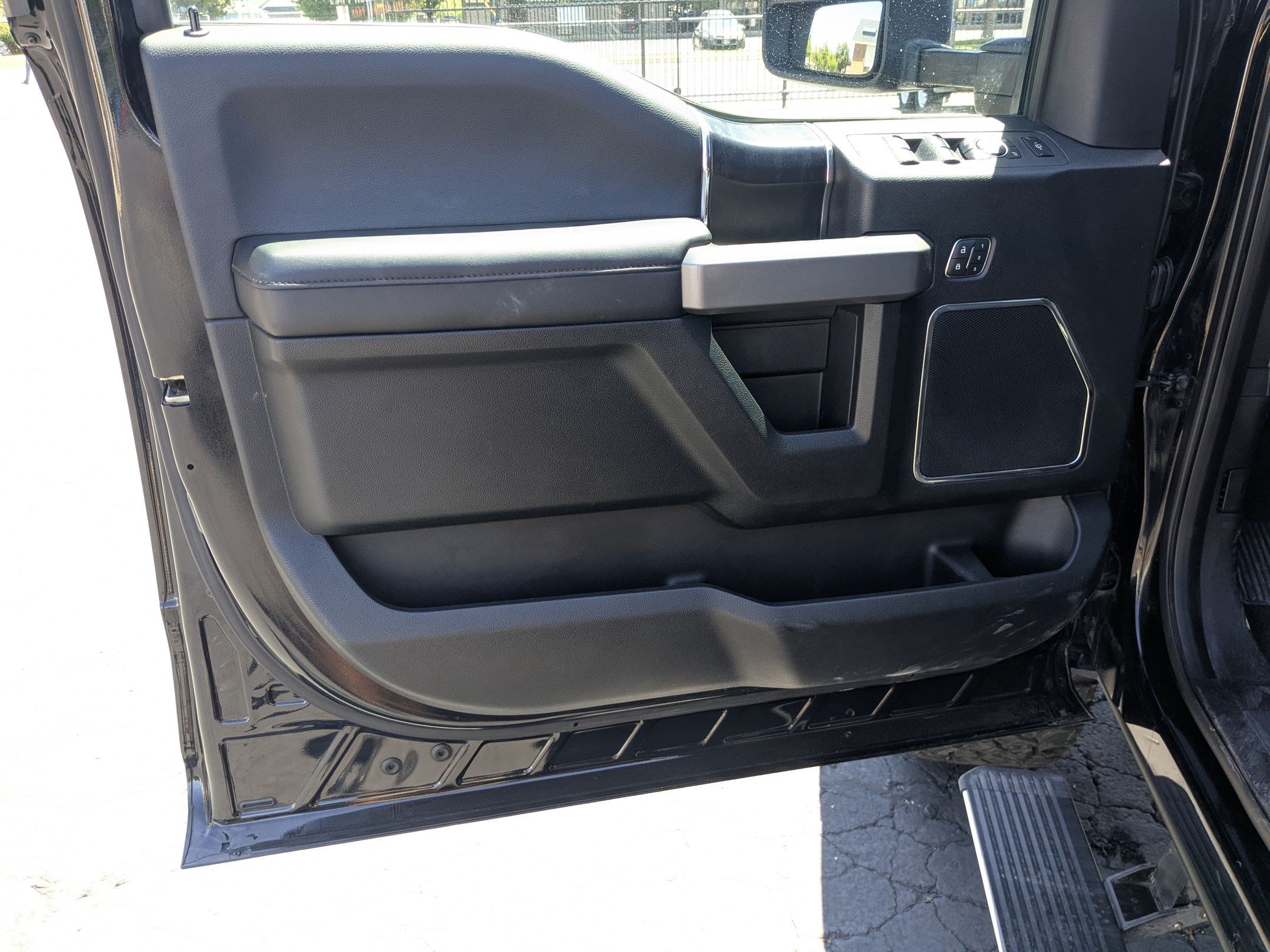 Used 2018 Ford F250 Platinum w/ Platinum Ultimate Package AWD/4WD image 14