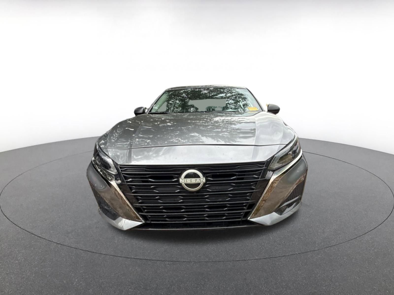Used 2025 Nissan Altima 2.5 SV FWD image 3