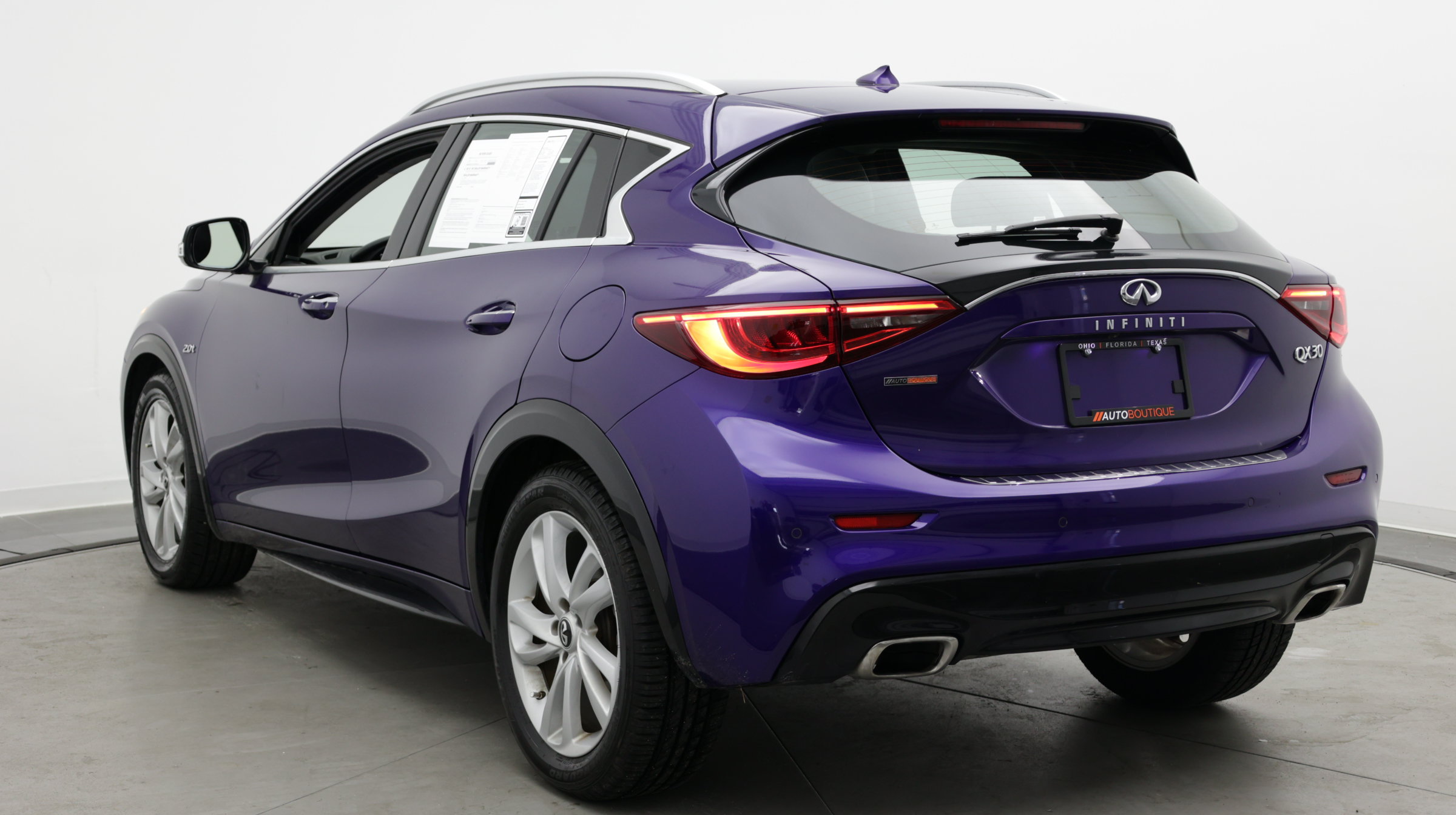 Used 2018 INFINITI QX30 Premium w/ Navigation Package FWD image 7