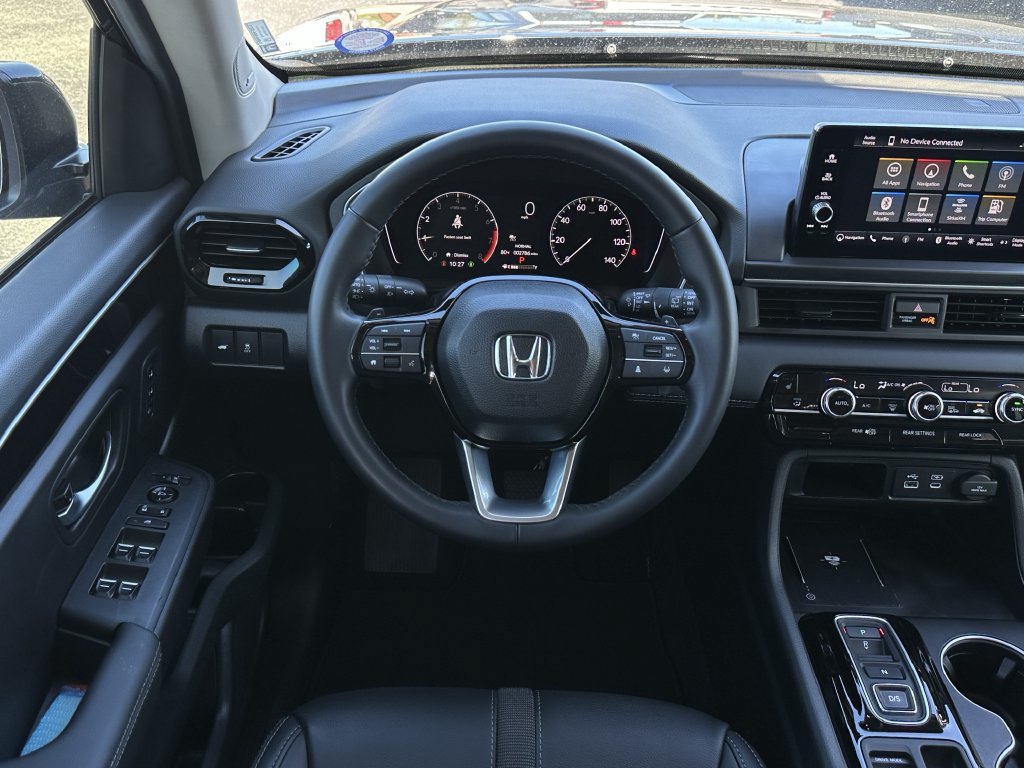 Used 2025 Honda Pilot Touring image 13