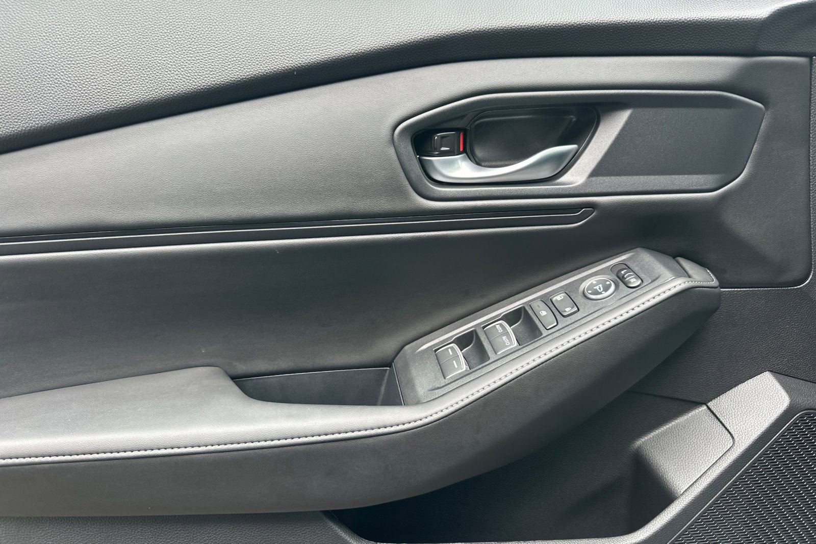 Used 2025 Honda Accord Sport image 13