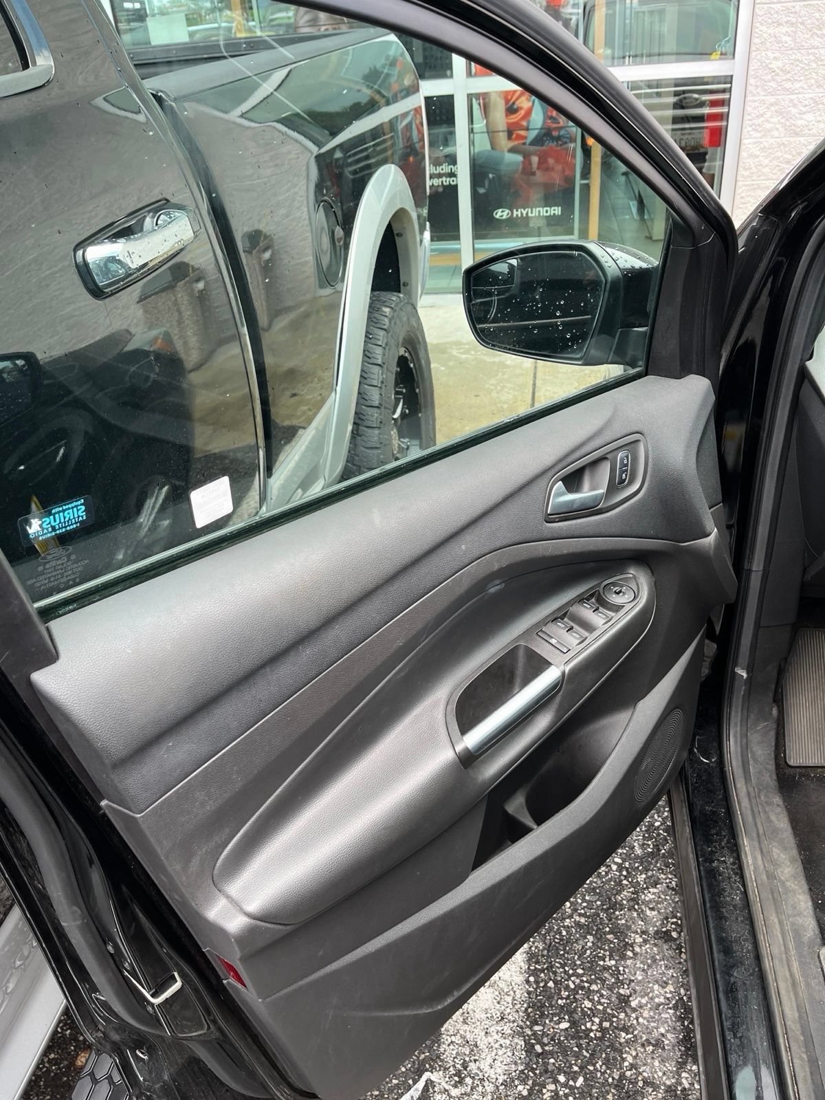 Used 2017 Ford Escape SE AWD/4WD image 7