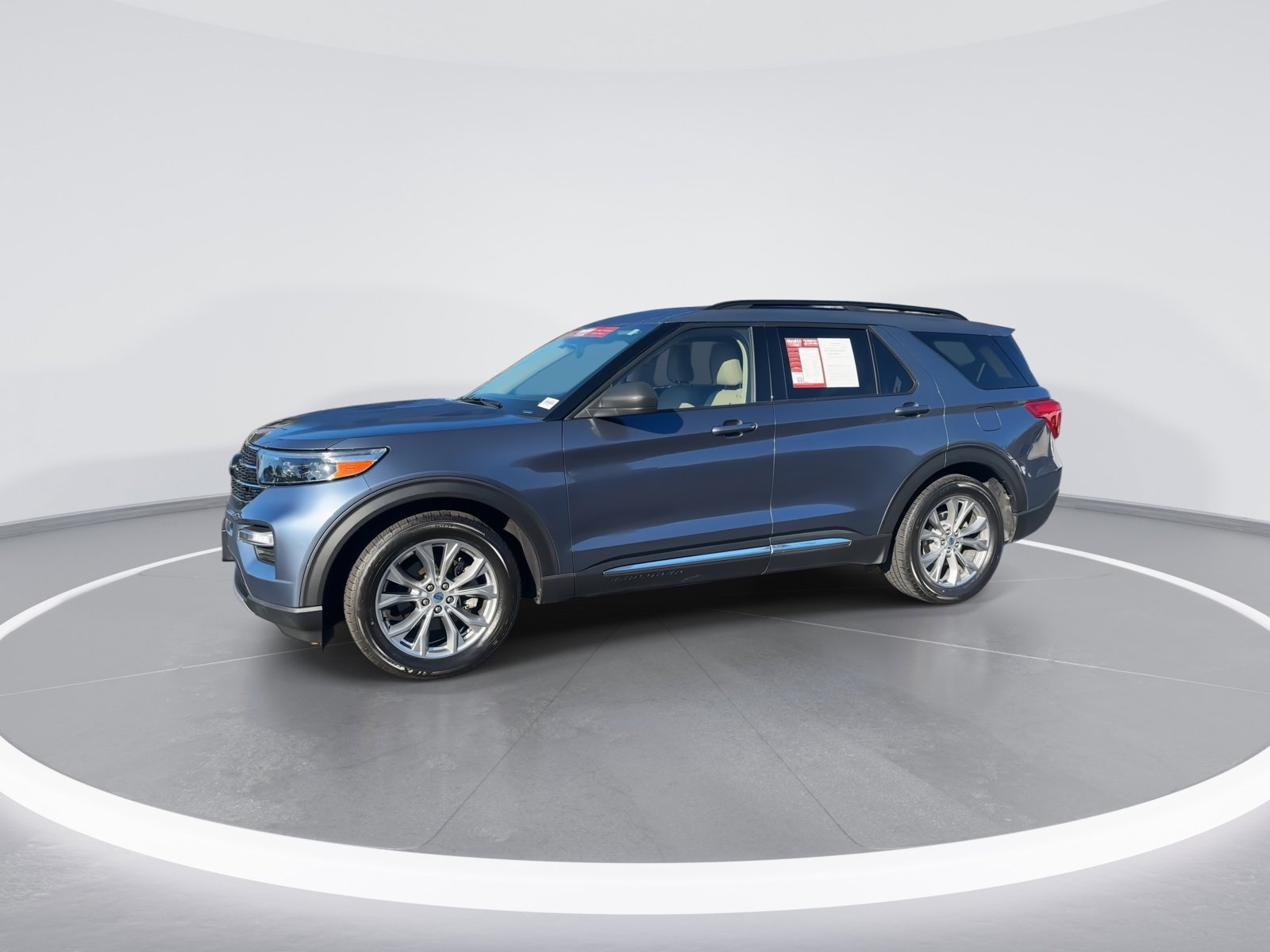 Used 2021 Ford Explorer XLT w/ Equipment Group 202A image 5