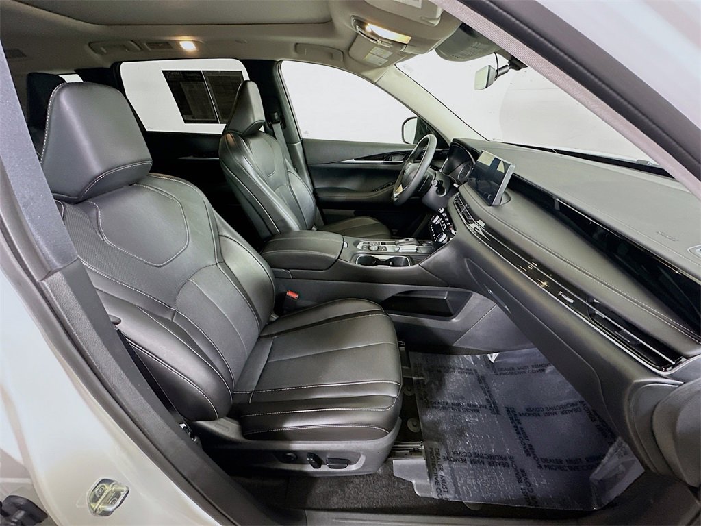 Used 2025 INFINITI QX60 Pure image 12