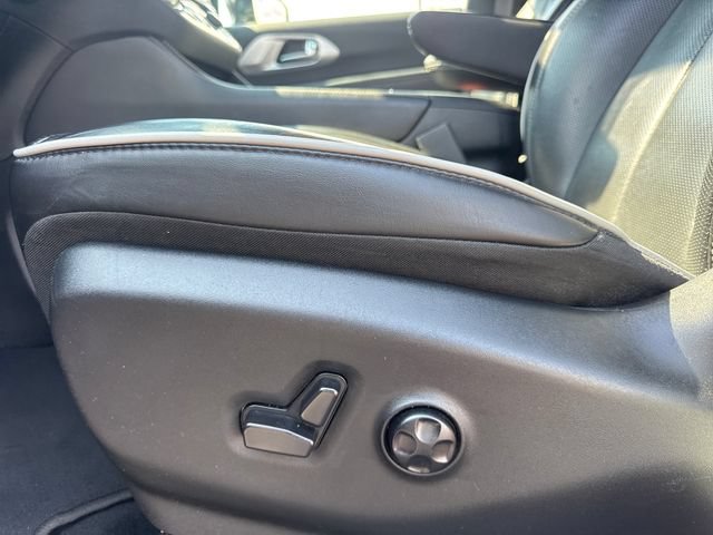 Used 2025 Chrysler Pacifica Limited FWD image 16