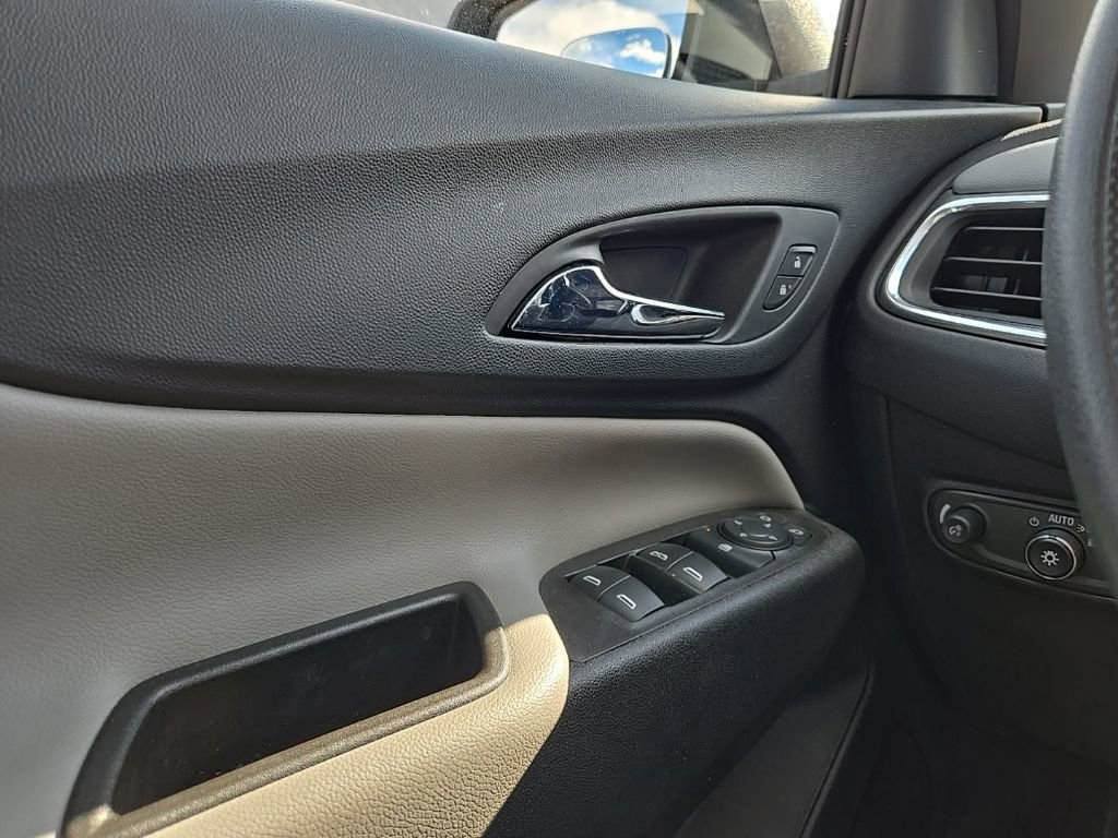 Used 2020 Chevrolet Equinox LS w/ LPO, Floor Liner Package AWD/4WD image 26