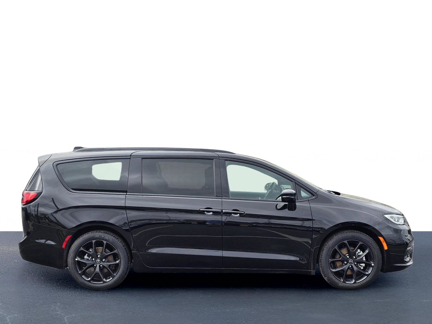 New 2026 Chrysler Pacifica Select w/ S Appearance Package image 7