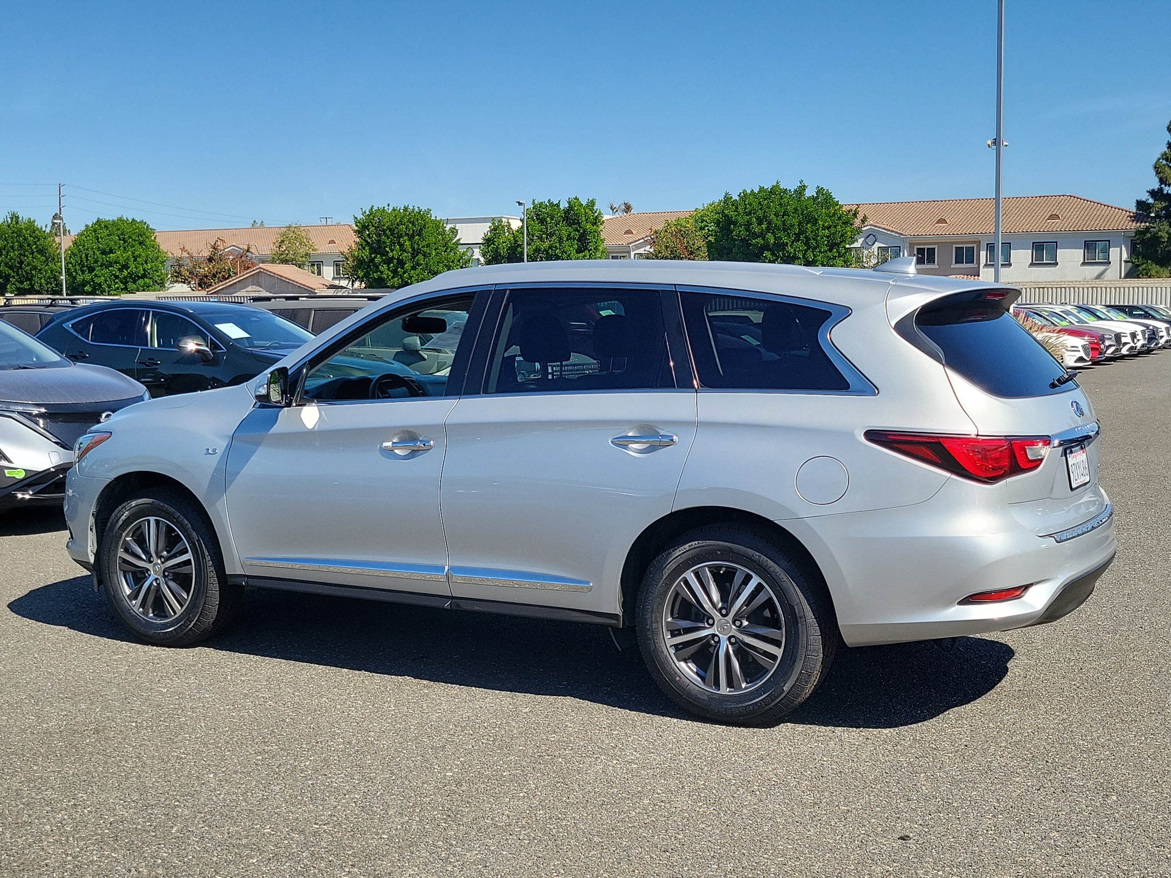 Used 2017 INFINITI QX60 Luxe w/ Premium Package AWD/4WD image 30