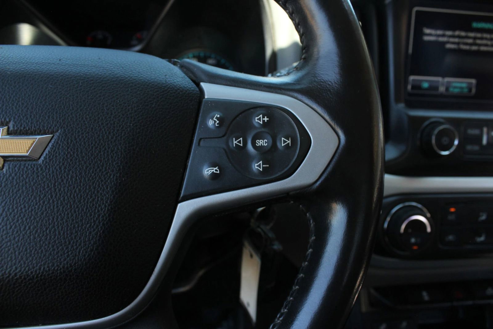 Used 2015 Chevrolet Colorado LT w/ Luxury Package RWD image 25