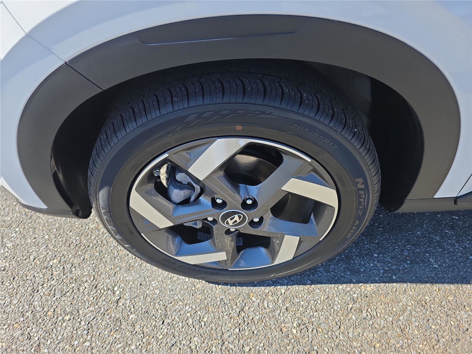 Certified 2025 Hyundai Venue SEL image 12