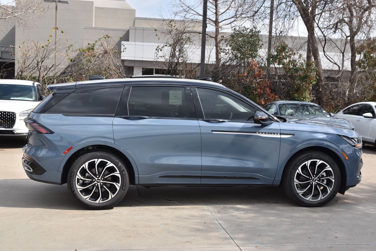 New 2026 Lincoln Nautilus Reserve AWD/4WD image 12