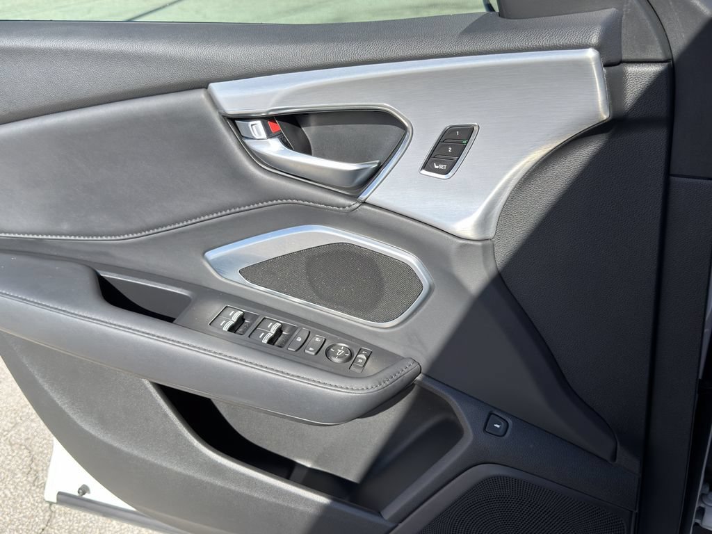 Used 2024 Acura RDX SH-AWD image 23