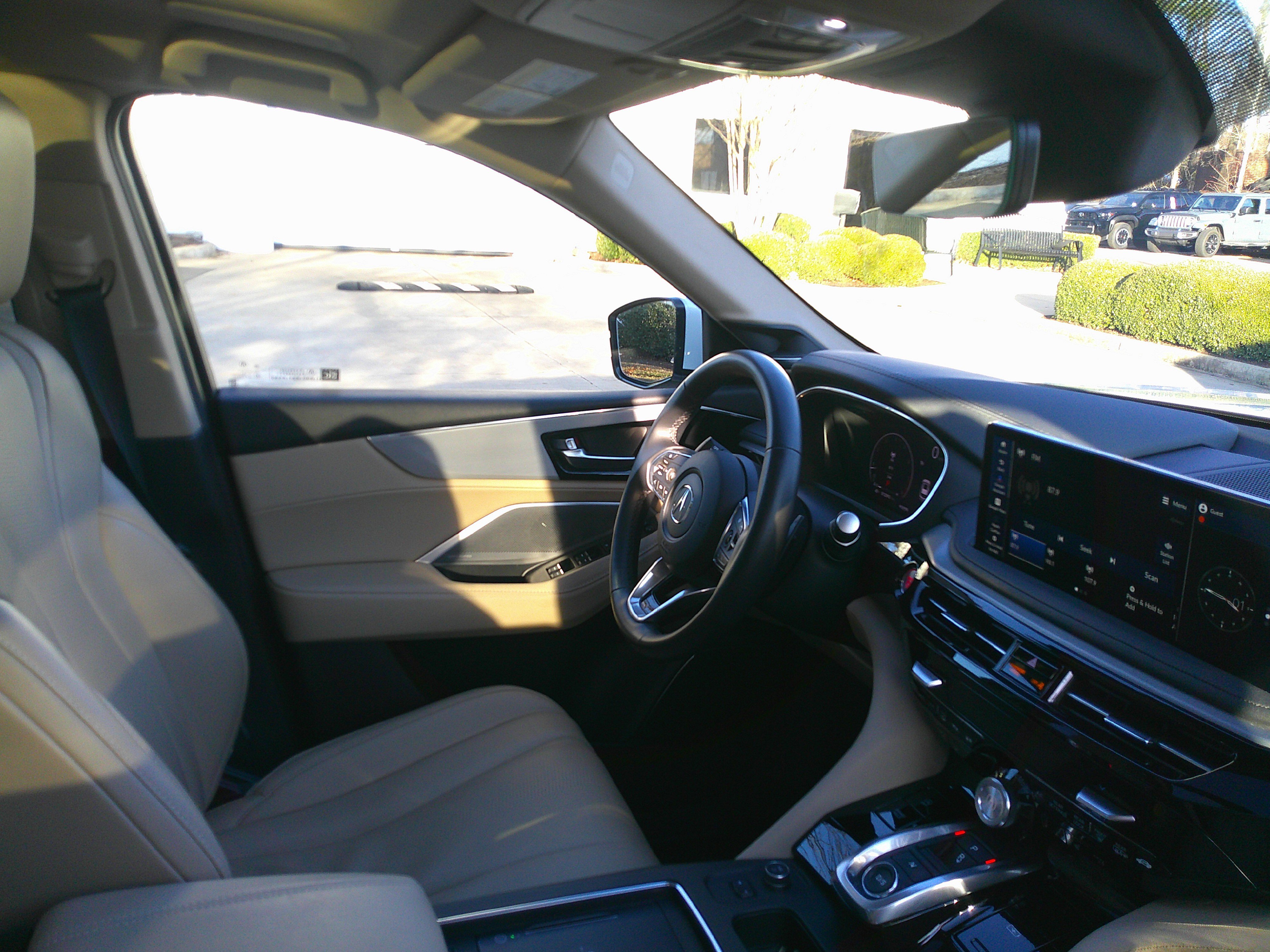 Used 2025 Acura MDX SH-AWD w/ Technology Package image 35