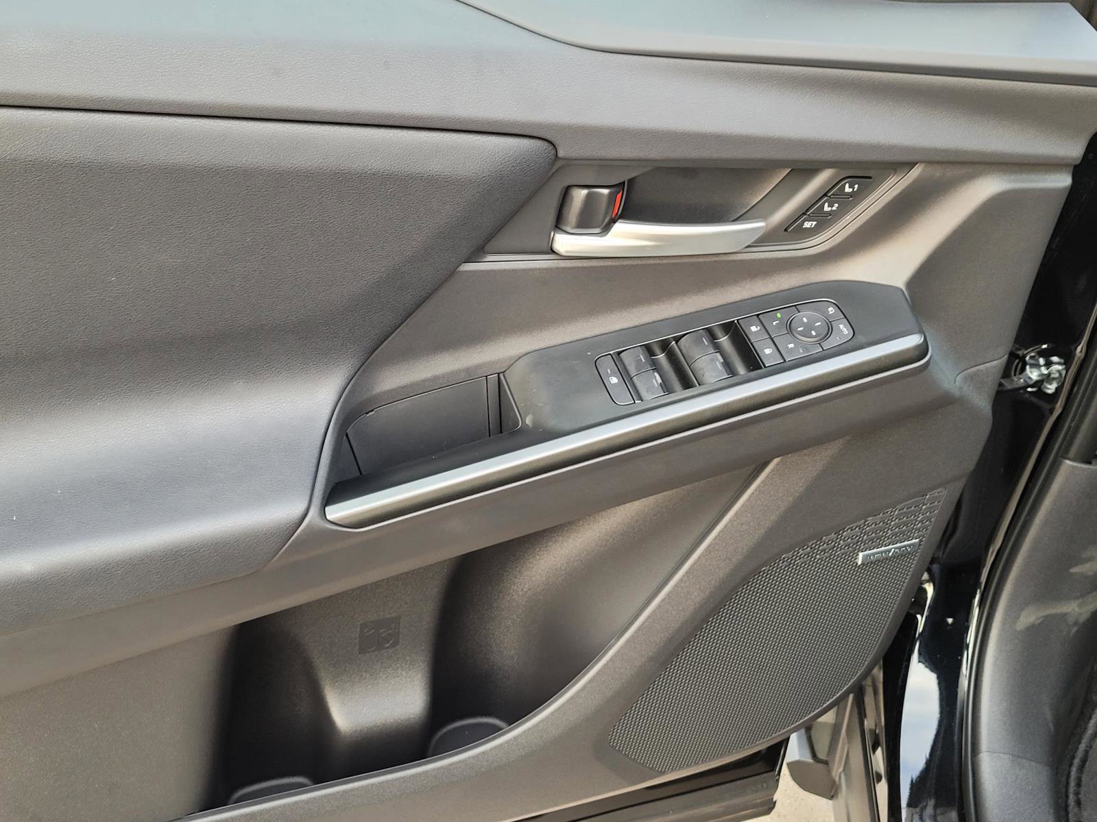 New 2026 Subaru Solterra image 4