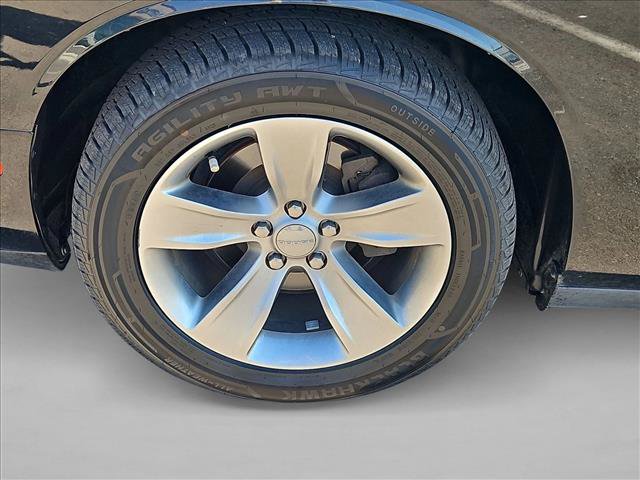Used 2016 Dodge Challenger SXT RWD image 15