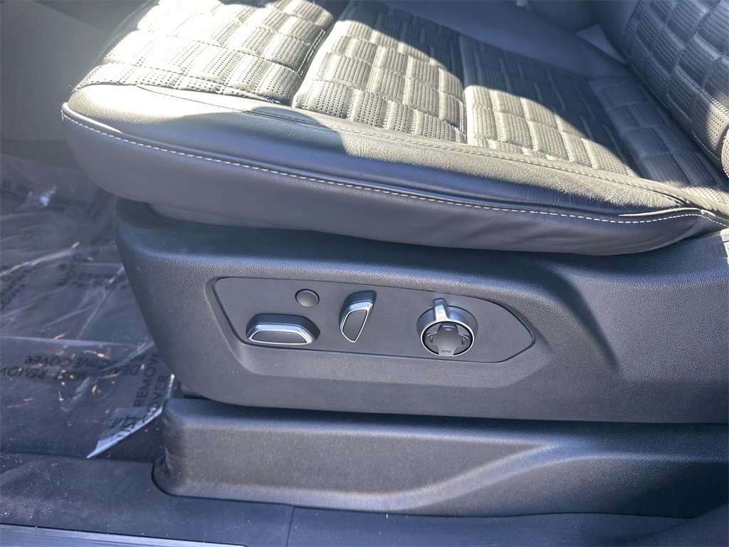 Used 2024 Cadillac Escalade ESV Sport Platinum image 19