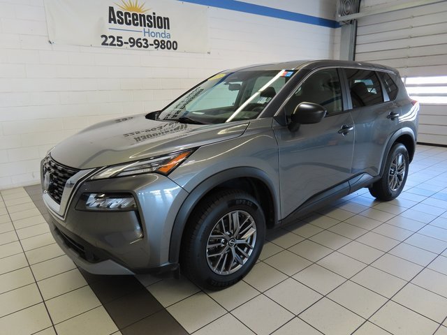 Used 2023 Nissan Rogue S image 2