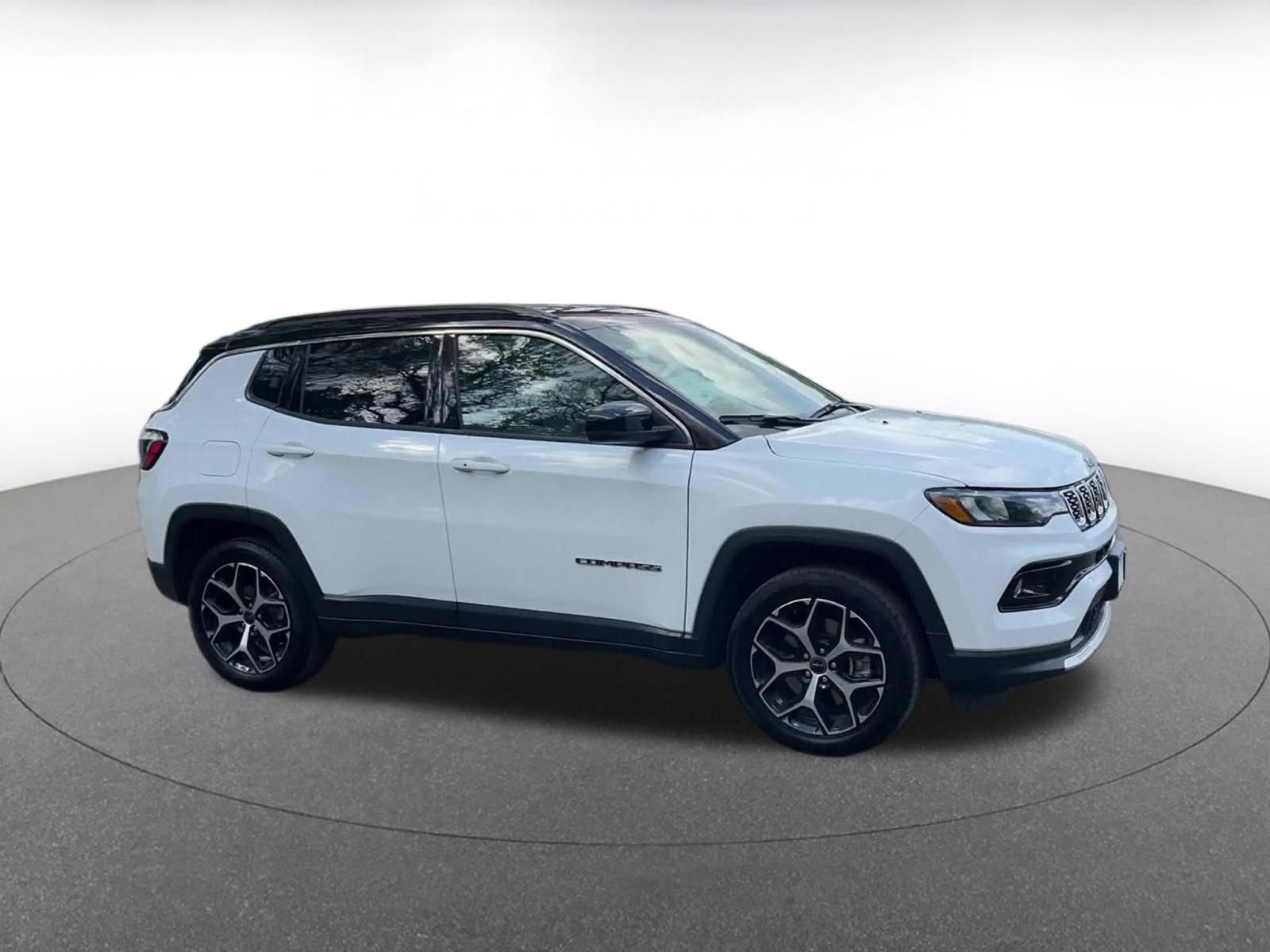 Used 2025 Jeep Compass Limited image 2
