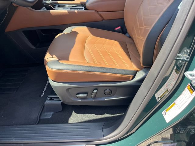 Used 2025 Nissan Pathfinder Platinum w/ Cargo Package FWD image 17