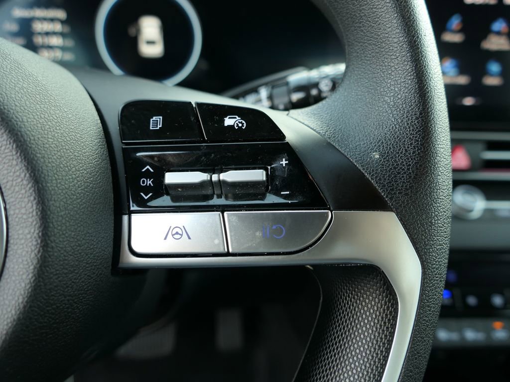 Used 2024 Hyundai Elantra SEL image 17