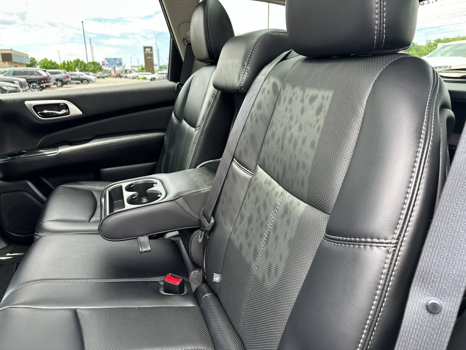 Used 2017 Nissan Pathfinder Platinum AWD/4WD image 22