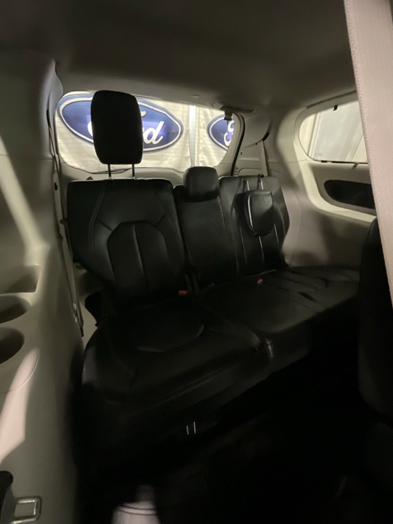 Used 2022 Chrysler Pacifica Touring-L w/ Uconnect Theater Family Group image 14