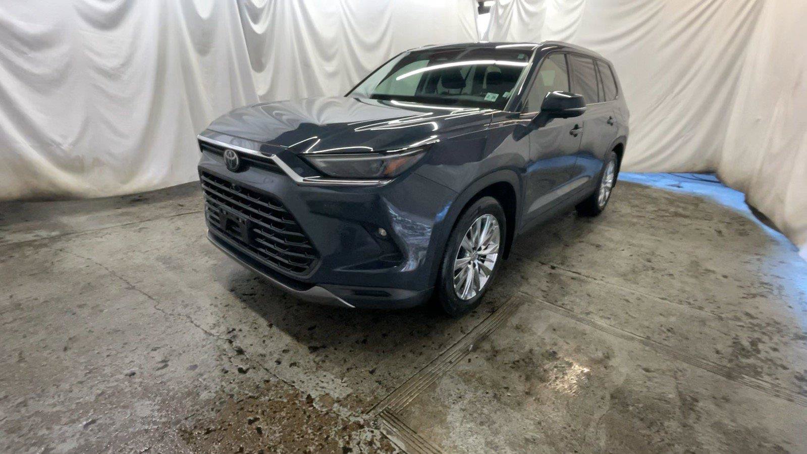 Used 2024 Toyota Grand Highlander AWD image 12