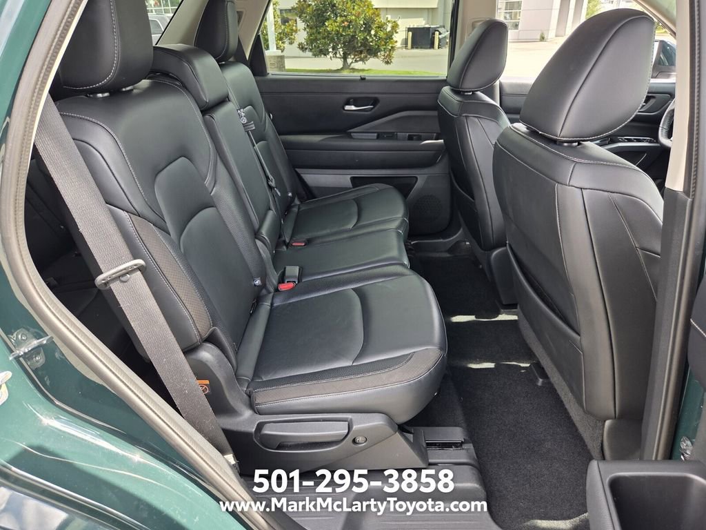 Used 2022 Nissan Pathfinder SL w/ Lighting Package (N92) FWD image 15