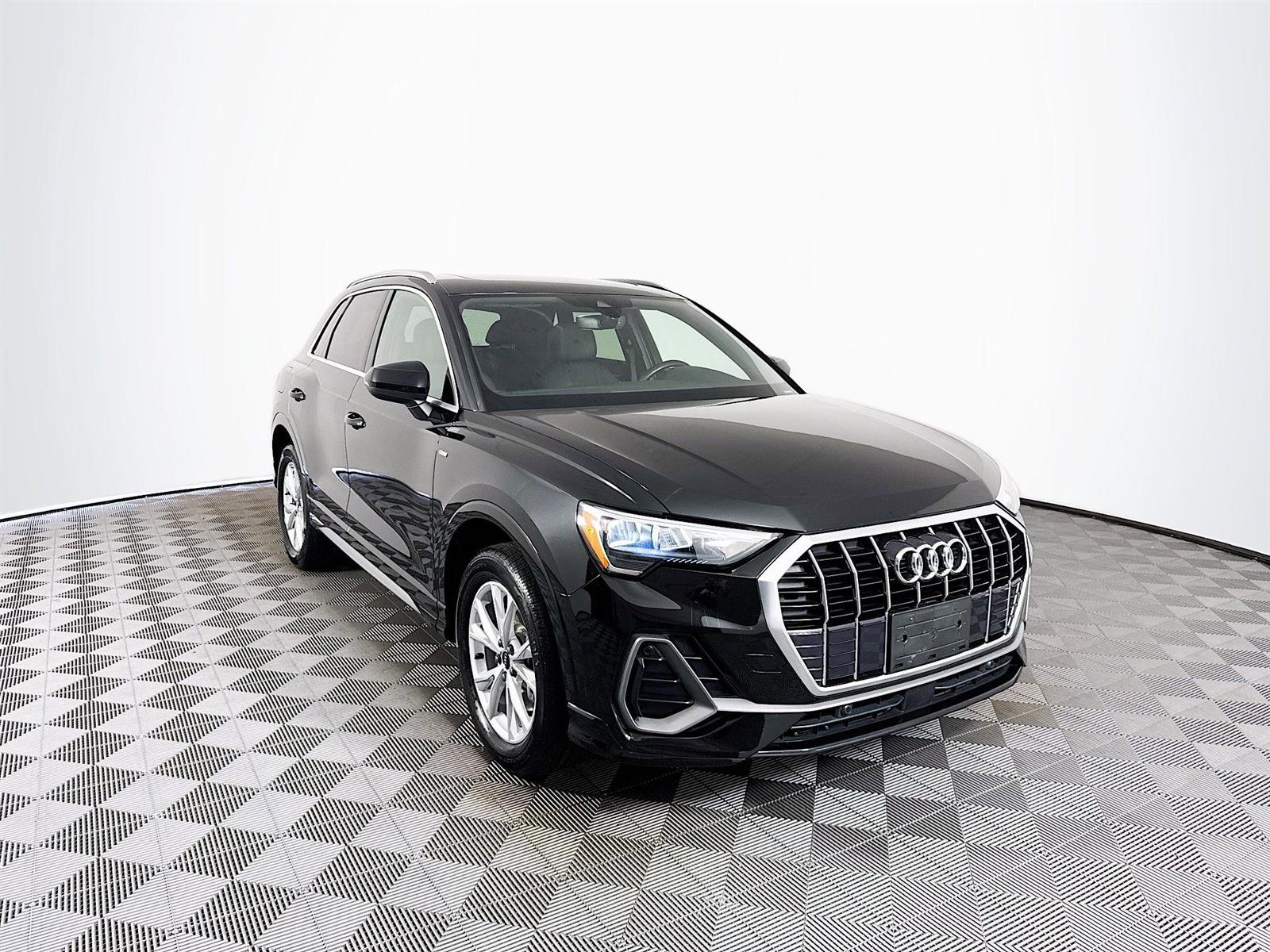 Used 2021 Audi Q3 2.0T Premium w/ Convenience Package image 4
