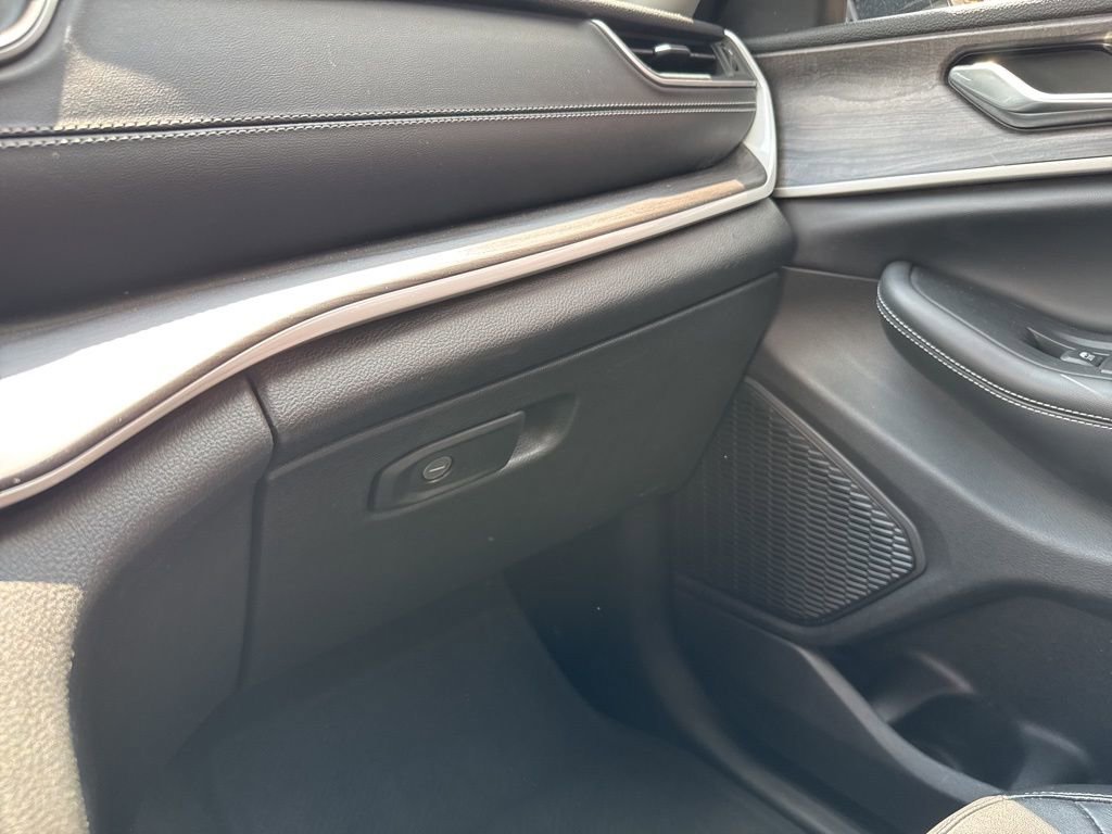 Used 2023 Jeep Grand Cherokee Limited image 38