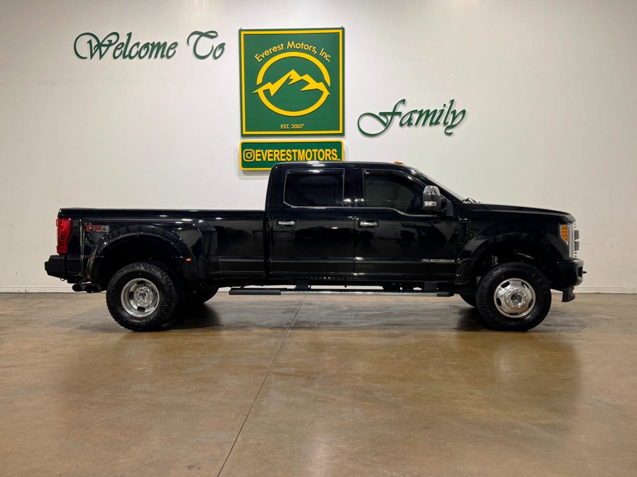 Used 2018 Ford F350 XLT w/ XLT Premium Package AWD/4WD image 2