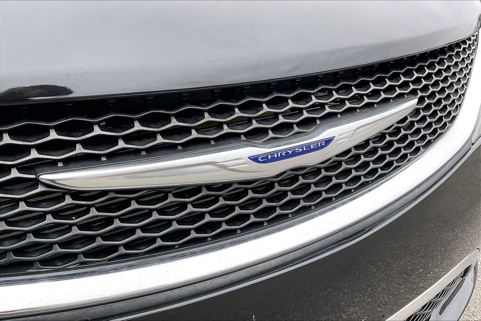 Used 2019 Chrysler Pacifica Touring-L image 26