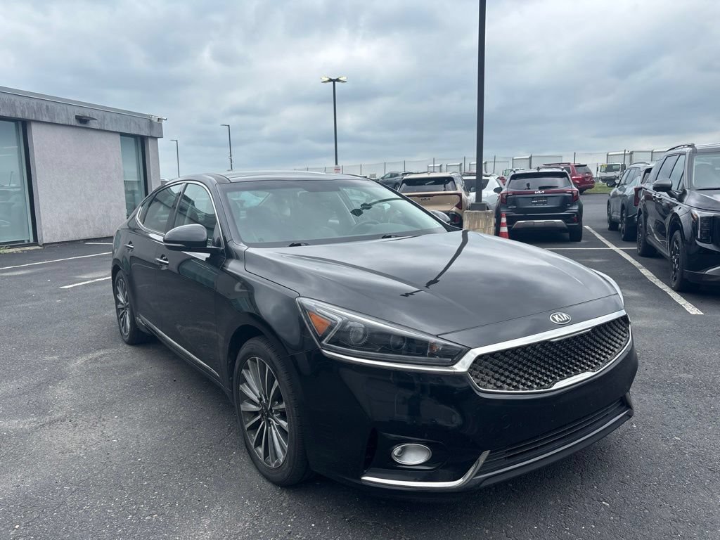 Used 2017 Kia Cadenza Premium w/ Luxury Package FWD image 1