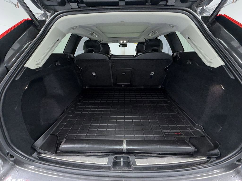 Used 2023 Volvo XC60 B5 Plus w/ Climate Package image 12