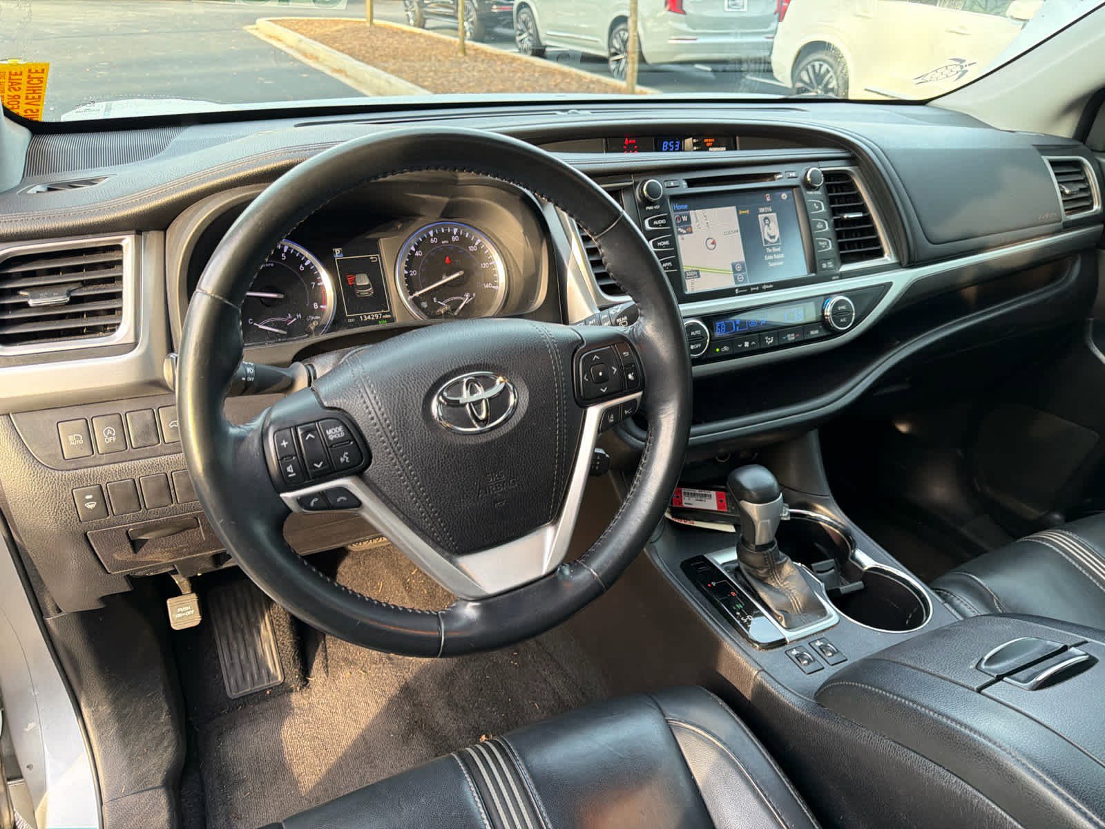 Used 2018 Toyota Highlander SE image 26
